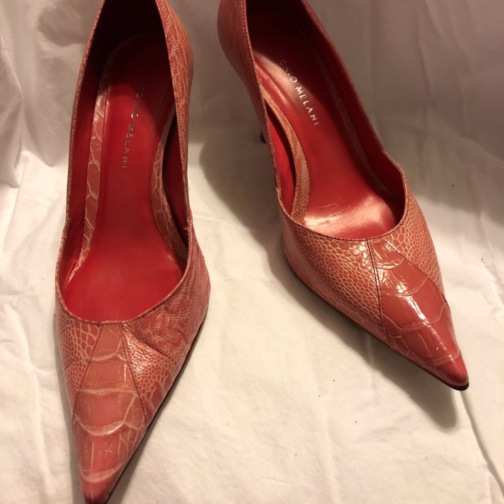 Ladies pink animal print shoes size 7M short heel